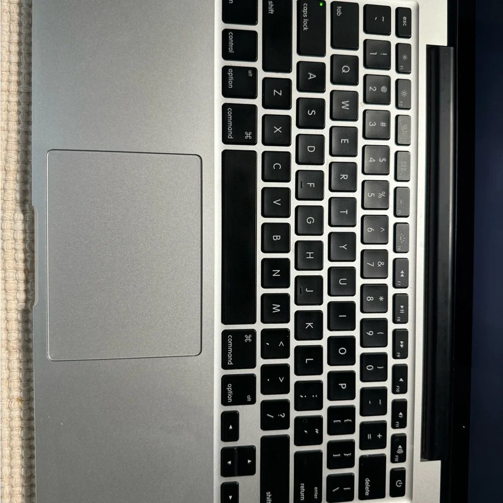 Apple MacBook Pro - Silver